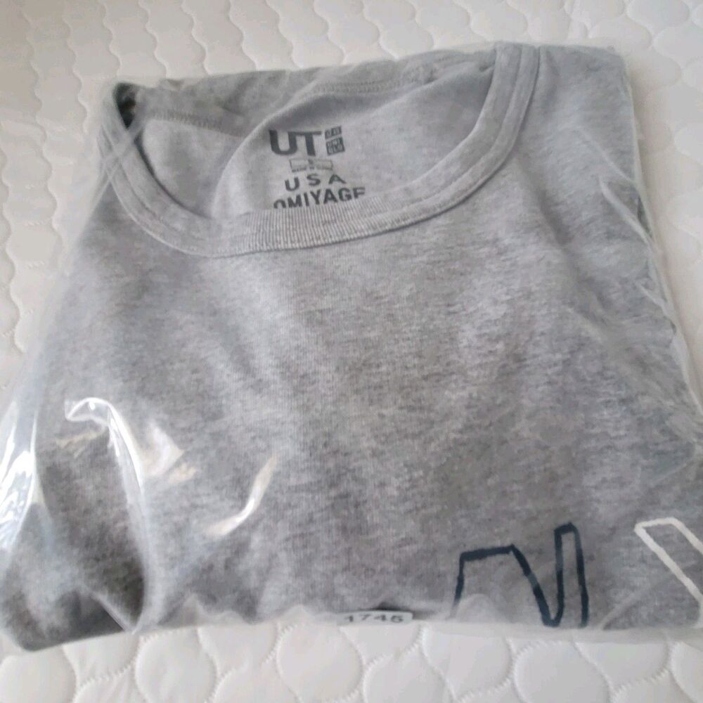 CLEARANCE!! 💥 UNIQLO UT USA OMIYAGE Short Sleeve Crewneck T-Shirt Grey Size S - Picture 8 of 11
